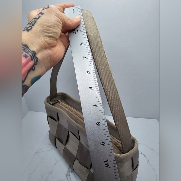 Harveys | Y2K tan beige woven seat belt strap mini shoulder bag purse - Picture 9 of 13